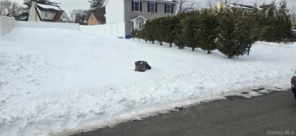 20 Chestnut ST, Wyandanch, NY 11798