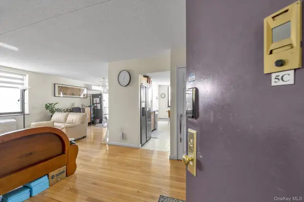 14477 Roosevelt AVE #5C, Flushing, NY 11354