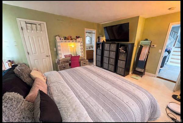 131 E Alhambra AVE, Lindenhurst, NY 11757