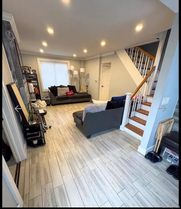 131 E Alhambra AVE, Lindenhurst, NY 11757