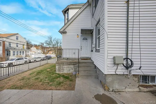 28 Crescent PL, Yonkers, NY 10704
