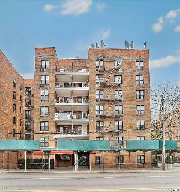 38-25 Parsons BLVD #4I, Flushing, NY 11354