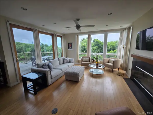 100 Nantwick ST, Lido Beach, NY 11561