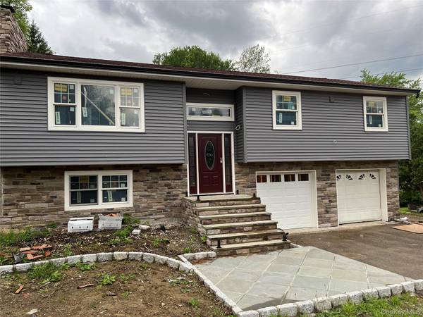 4 Glen CT, Poughkeepsie, NY 12603
