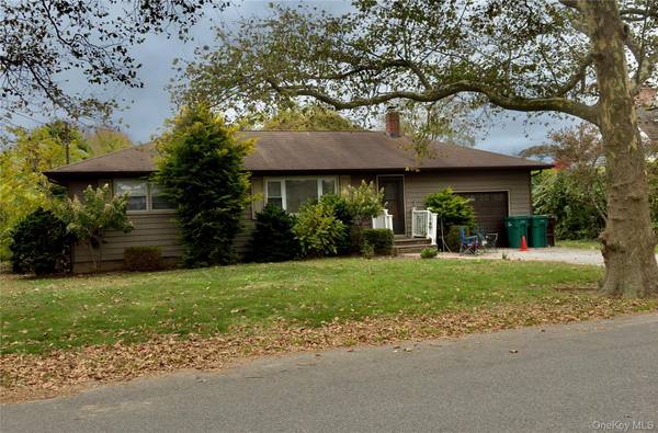 166 Pulaski ST, Southampton, NY 11968