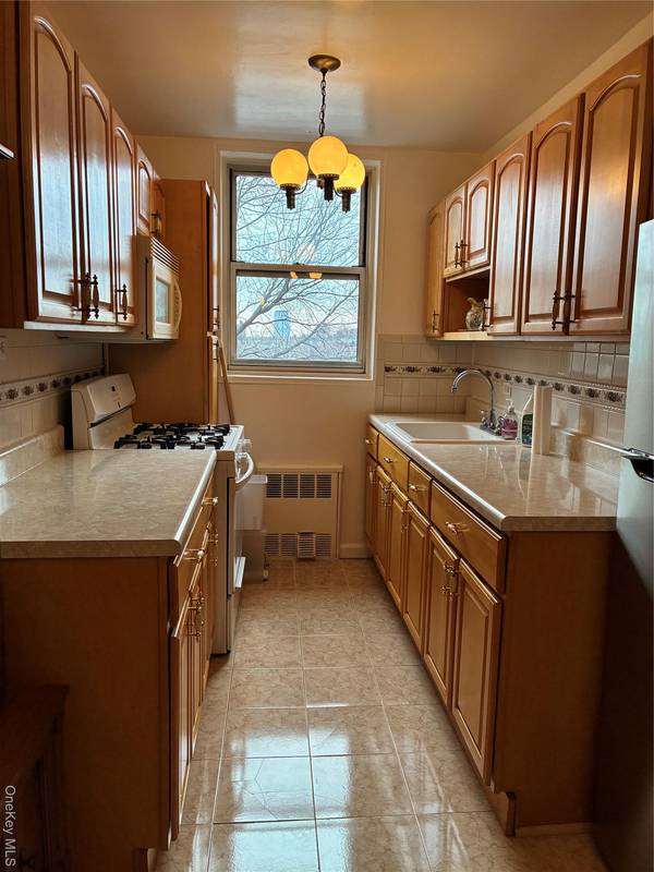 1430 Thieriot AVE #5L, Bronx, NY 10460