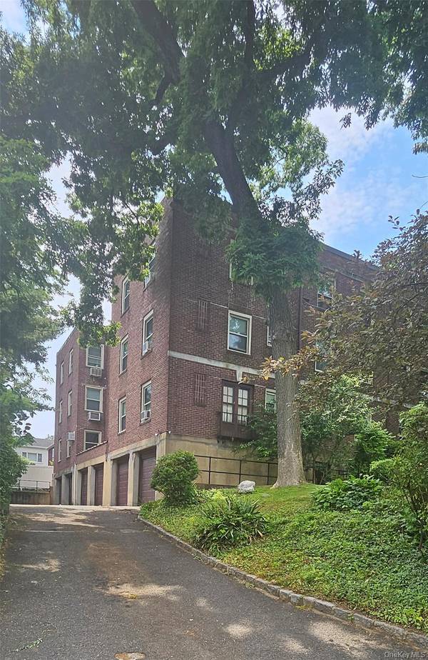 1 Ascot Ridge #1A, Great Neck, NY 11021