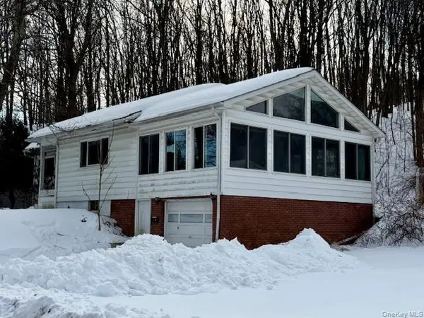 7 Christopher AVE, Highland, NY 12528