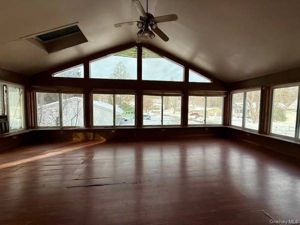 7 Christopher AVE, Highland, NY 12528