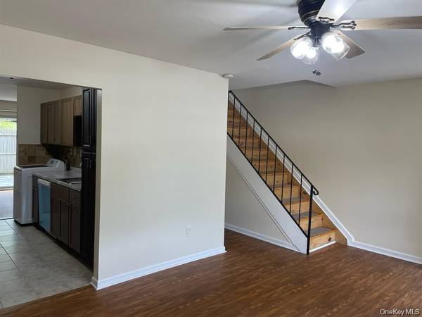 95 Hill CT, Calverton, NY 11933