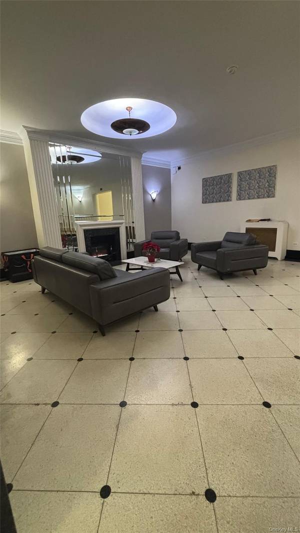 67-35 Yellowstone BLVD #60, Forest Hills, NY 11375