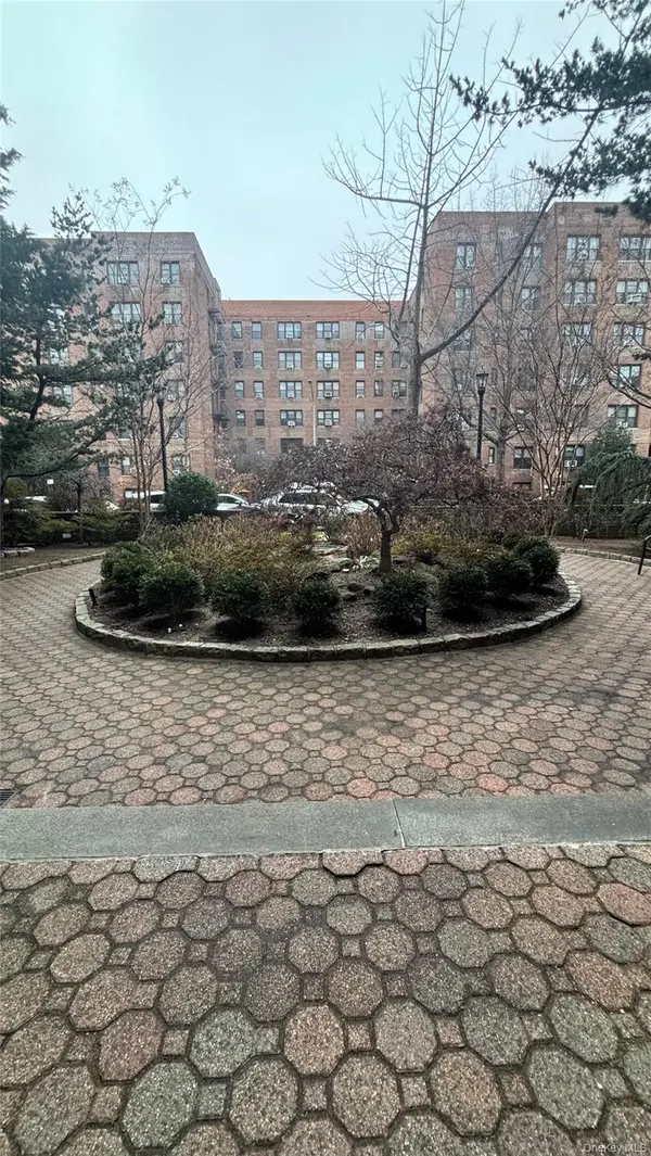 67-35 Yellowstone BLVD #60, Forest Hills, NY 11375