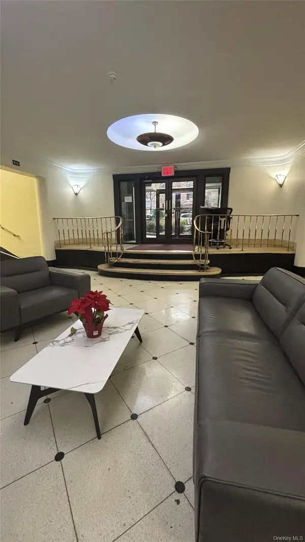 67-35 Yellowstone BLVD #60, Forest Hills, NY 11375