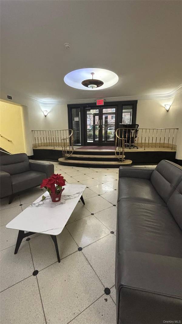 67-35 Yellowstone BLVD #60, Forest Hills, NY 11375