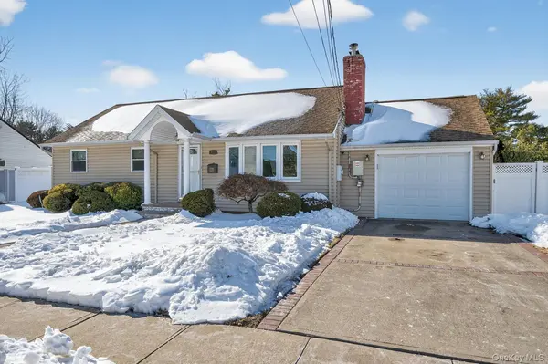113 Kuhl AVE, Hicksville, NY 11801
