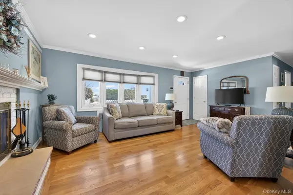 113 Kuhl AVE, Hicksville, NY 11801
