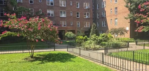 105-25 65th AVE #5G, Forest Hills, NY 11375