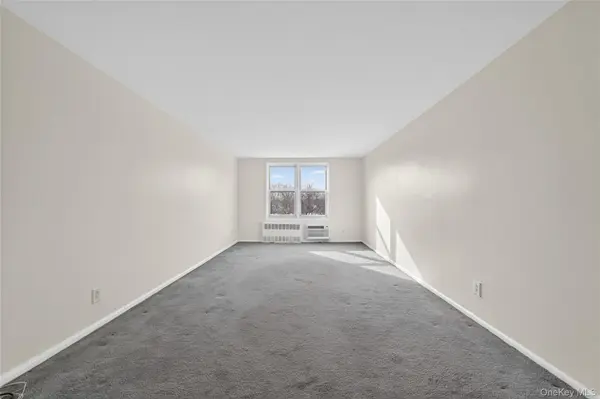 66-10 Thornton PL #4C, Rego Park, NY 11374