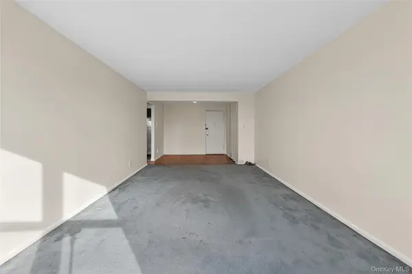 66-10 Thornton PL #4C, Rego Park, NY 11374