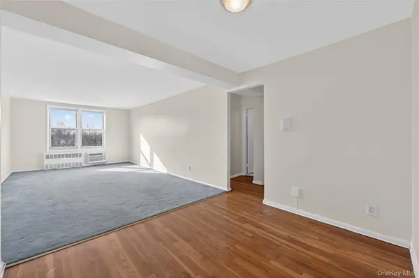66-10 Thornton PL #4C, Rego Park, NY 11374