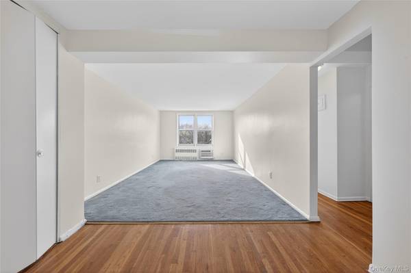 66-10 Thornton PL #4C, Rego Park, NY 11374