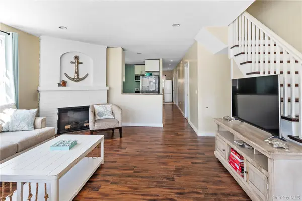 180 Cottage WALK, Ocean Beach, NY 11770