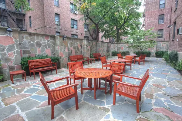 37-27 86th ST #1M, Jackson Heights, NY 11372