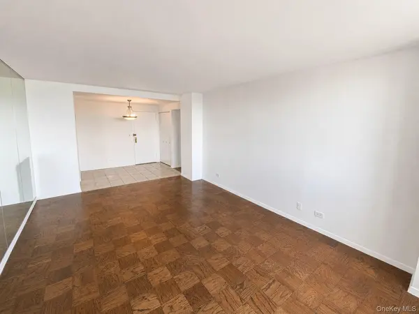 27110 Grand Central Pkwy #10F, Floral Park, NY 11005