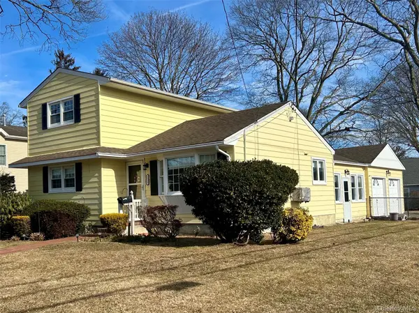 1123 Hyman AVE, Bay Shore, NY 11706