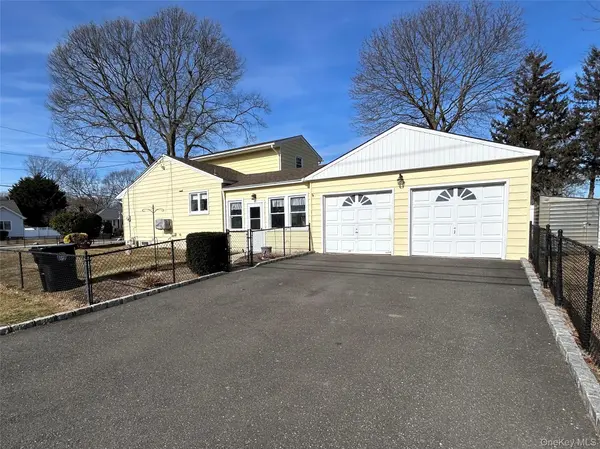 1123 Hyman AVE, Bay Shore, NY 11706