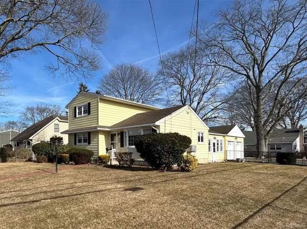 1123 Hyman AVE, Bay Shore, NY 11706