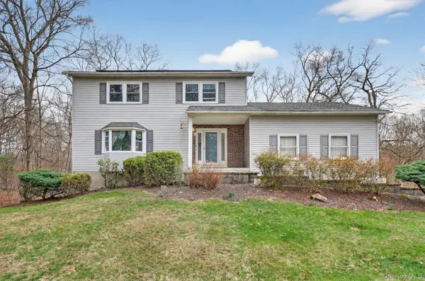24 Pellbridge DR, Hopewell Junction, NY 12533