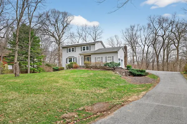 24 Pellbridge DR, Hopewell Junction, NY 12533