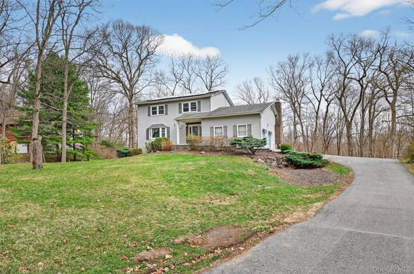 24 Pellbridge DR, Hopewell Junction, NY 12533