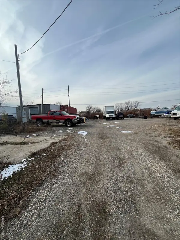 4186-4200 Industrial PL, Island Park, NY 11558