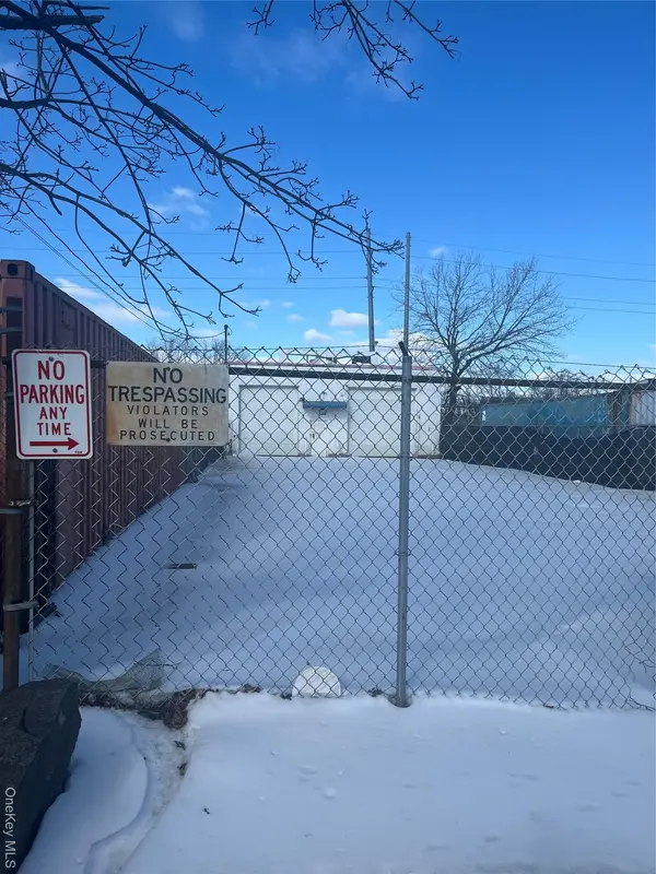 4186-4200 Industrial PL, Island Park, NY 11558