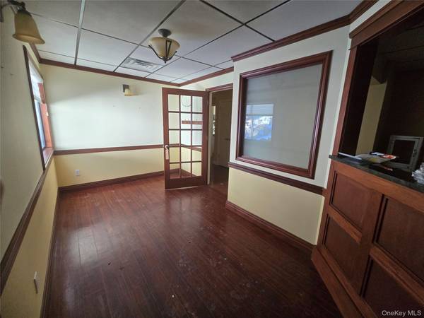 2 Clark PL, Mahopac, NY 10541