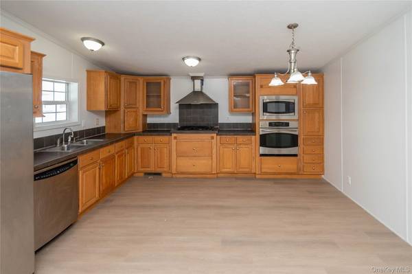 79 Stern Scenic DR, Middletown, NY 10940