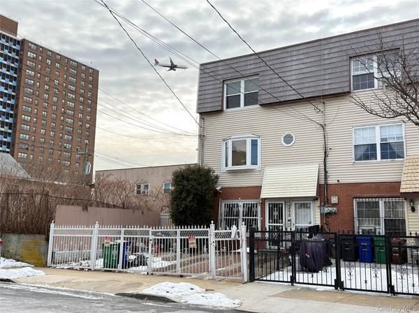 2076 Caesar PL, Bronx, NY 10473