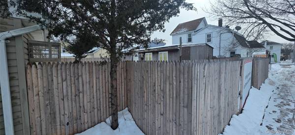 72 5th AVE, Bay Shore, NY 11706