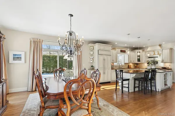 6 Dogwood ST, East Quogue, NY 11942