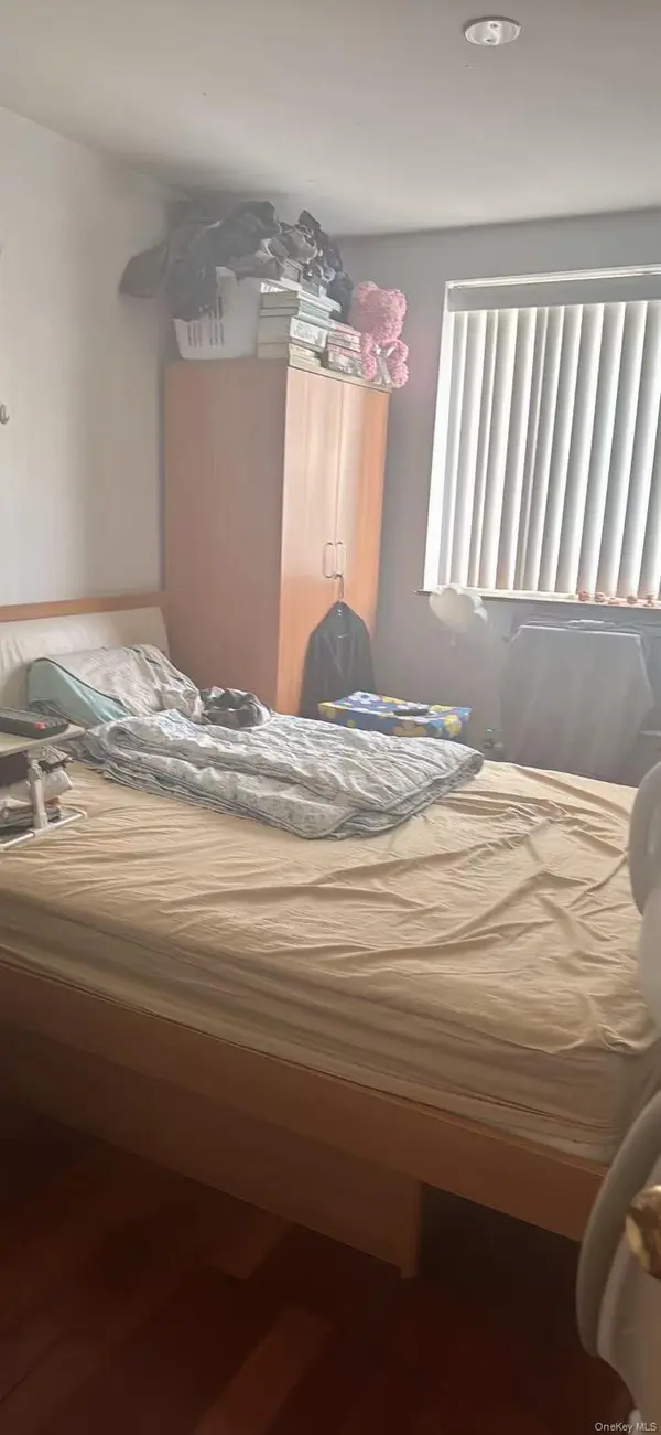 34-51 Leavitt ST #2B, Flushing, NY 11354