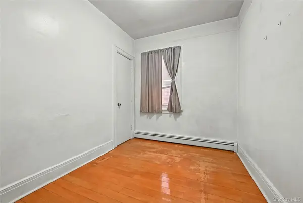 112-25 15th AVE, College Point, NY 11356
