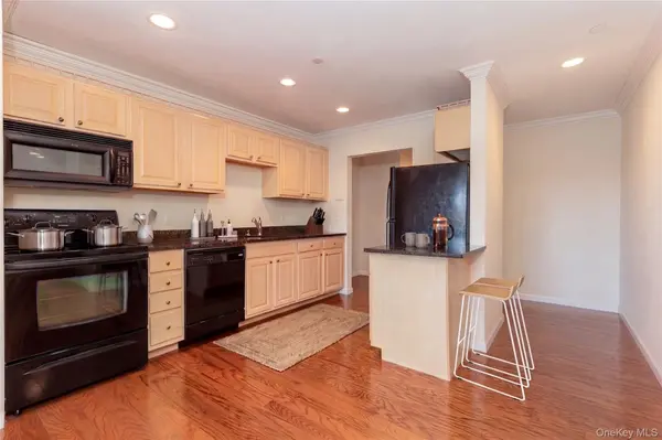 55 Clinton AVE #403, Rockville Centre, NY 11570