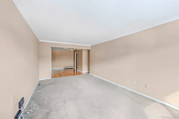 124 S Park Ave #2-S, Rockville Centre, NY 11570