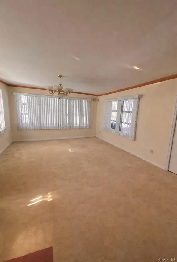 122 Rockaway Pkwy, Valley Stream, NY 11580
