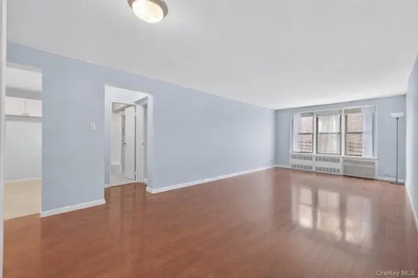 58-03 Calloway ST #4JJ, Corona, NY 11368