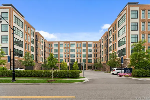 100 Garvies Point RD #1327, Glen Cove, NY 11542