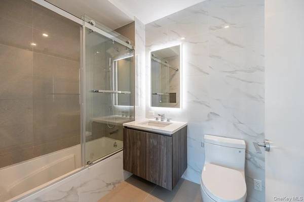 33-66 Farrington ST #9I, Flushing, NY 11354