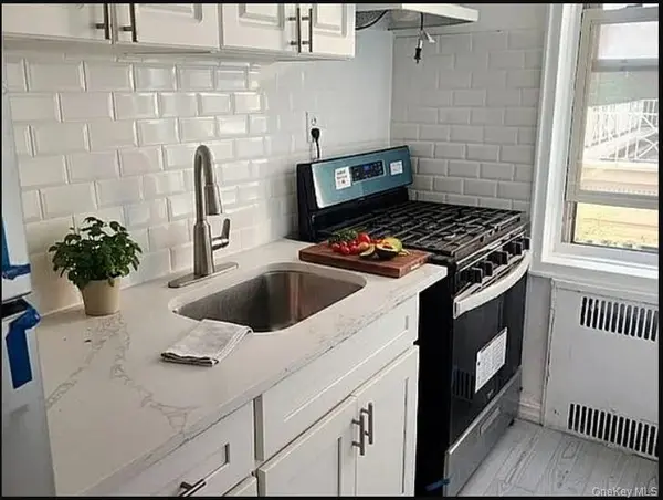 84-49 168th St #2k, Jamaica Estates, NY 11432